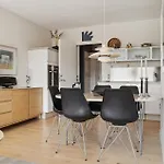 Bad, Lejl 103